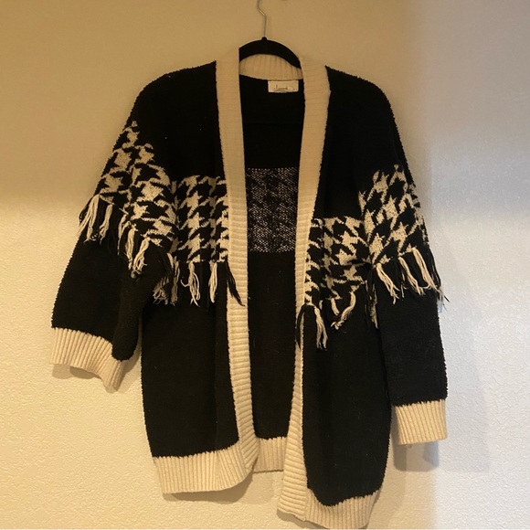 Anthropologie houndstooth cardigan black and white check fringe ONE SIZE sweater - Picture 3 of 7